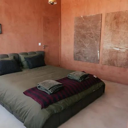Stylish Boavista King Bed - Casa Da Musica