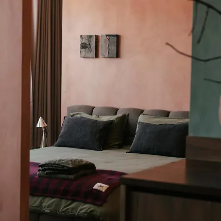 Stylish Boavista King Bed - Casa Da Musica